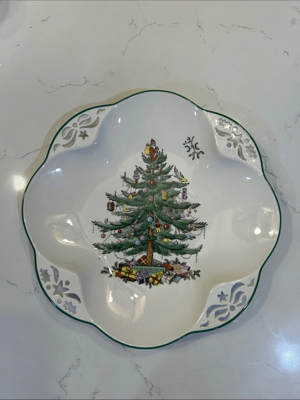 Spode 10 1/2” Large Round Scalloped Christmas Tree Serving Dish